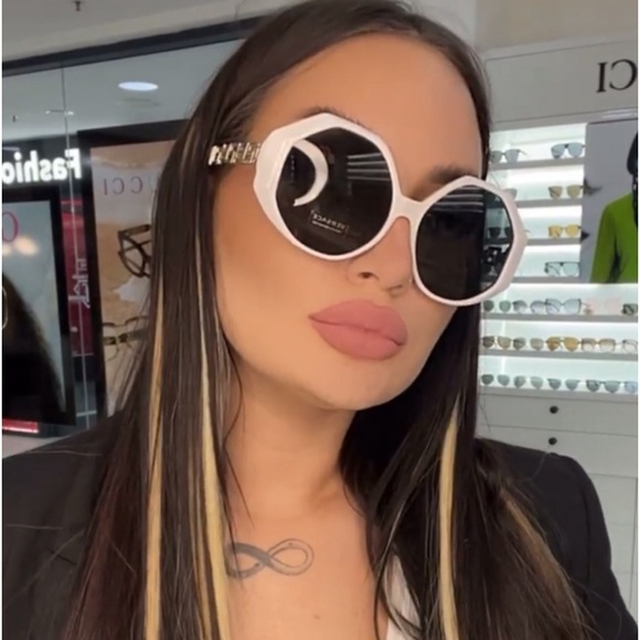 New Authentic Versace Dark Grey Ladies Sunglasses VE4395 31487 - Picture 1 of 14